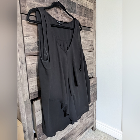 Torrid Georgette Tank with Front Ruffle, Size 2 - Picture 4 of 5